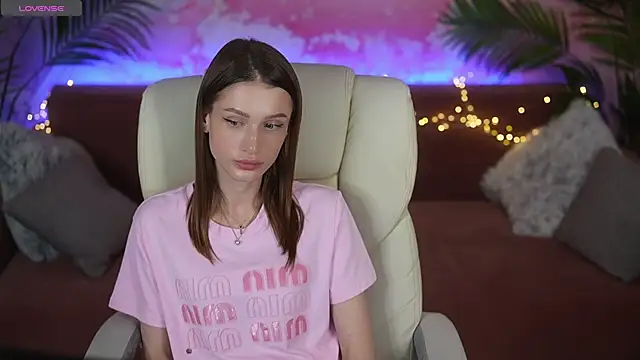 SophiaDream  online show from May 20, 2026, 1:30 pm