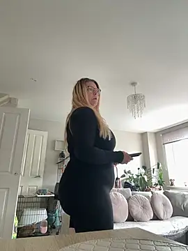 LucieLouBabe online show from June 16, 2026, 11:10 am