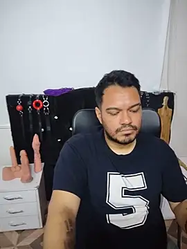 -AlejandroT- online show from May 20, 2026, 8:28 pm