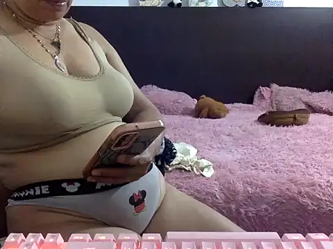 Snapshot of mommy-flabia chatting on June 22, 2026, 1:44 am mommy-flabia online show from June 22, 2026, 1:44 am