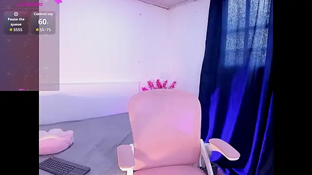Snapshot of Nikkibounce chatting on June 16, 2026, 4:18 pm Nikkibounce online show from June 16, 2026, 4:18 pm