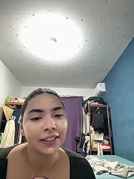 julia nascimento online show from May 23, 2026, 12:53 am
