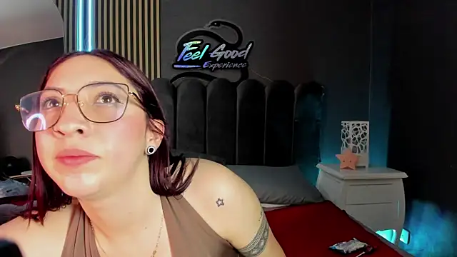 QueenBlue Fg online show from June 1, 2026, 8:30 pm
