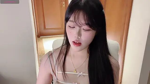 Snapshot of April_UU chatting on June 12, 2026, 11:19 am April UU online show from June 12, 2026, 11:19 am