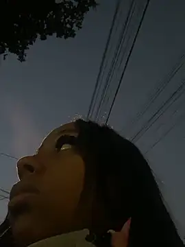 jhenannyy online show from June 19, 2026, 9:04 am