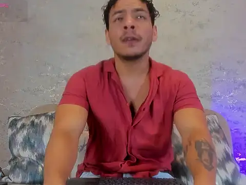 Snapshot of OliverWyse chatting on June 24, 2026, 12:20 am OliverWyse online show from June 24, 2026, 12:20 am