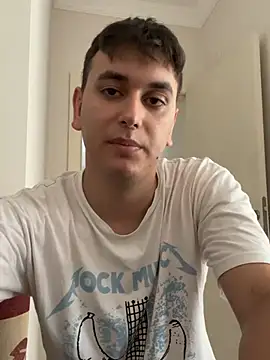 imjustaboyy1 online show from July 4, 2026, 12:32 pm