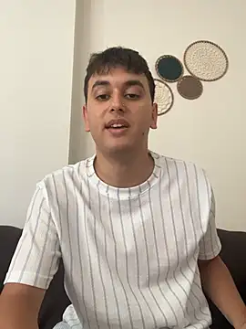 imjustaboyy1 online show from July 17, 2026, 10:34 am