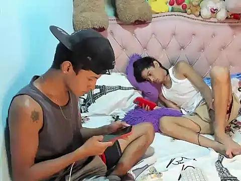 sexy guys23 online show from June 18, 2026, 11:21 pm