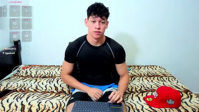 Luke Muscle online show from June 18, 2026, 11:54 pm