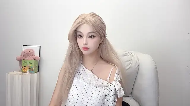 jiangjiang2005 online show from June 1, 2026, 5:01 pm