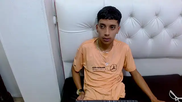 Snapshot of jl_brayan12 chatting on June 20, 2026, 7:35 am jl brayan12 online show from June 20, 2026, 7:35 am