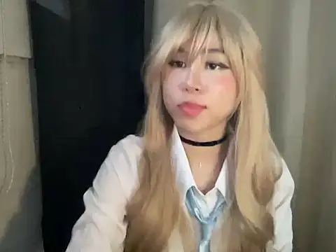 amberluiss online show from July 14, 2026, 11:38 am