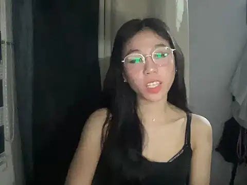 amberluiss online show from July 15, 2026, 12:56 pm