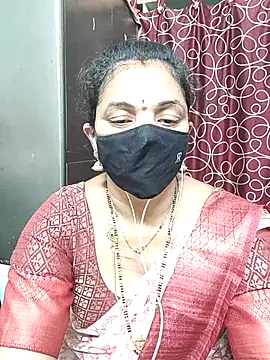 Snapshot of Leela_555 chatting on July 17, 2026, 2:58 pm Leela 555 online show from July 17, 2026, 2:58 pm