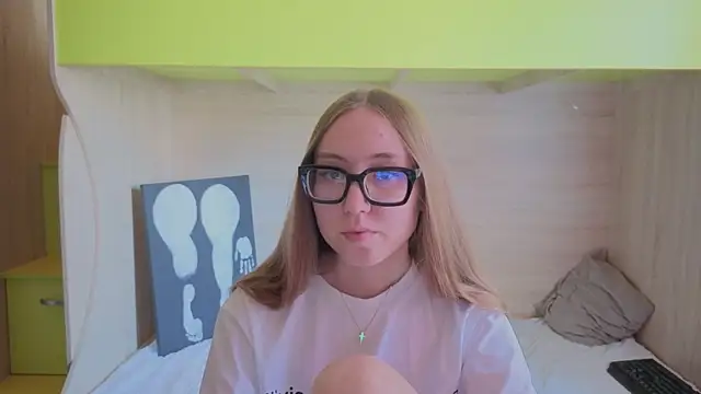 Snapshot of _kitti_meow_ chatting on July 9, 2026, 6:36 am kitti meow online show from July 9, 2026, 6:36 am
