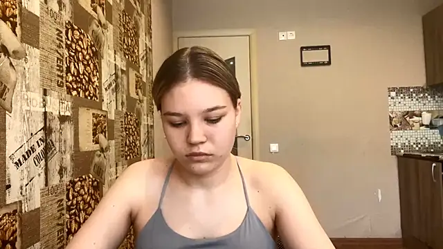 Snapshot of HellyRay chatting on June 3, 2026, 1:12 pm HellyRay online show from June 3, 2026, 1:12 pm