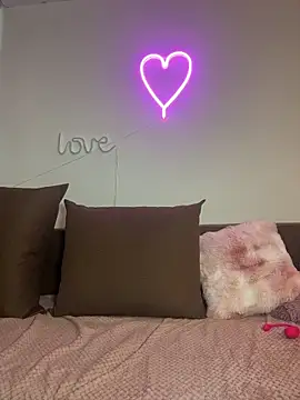 Snapshot of Sabrinee_xx_divine chatting on June 29, 2026, 7:48 am Sabrinee xx divine online show from June 29, 2026, 7:48 am