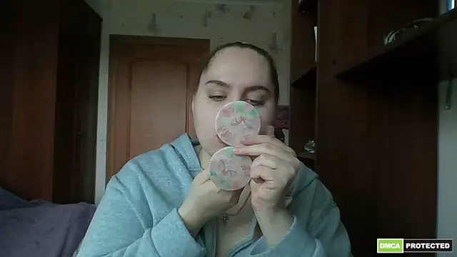 Snapshot of SoftHypnose chatting on May 27, 2026, 7:38 am SoftHypnose online show from May 27, 2026, 7:38 am