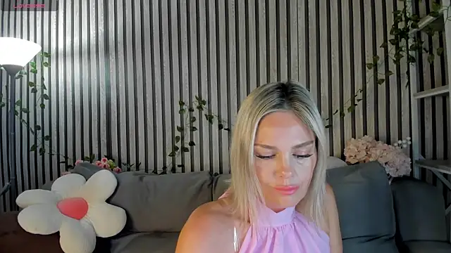 Snapshot of Betty_Brock chatting on June 25, 2026, 1:14 am Betty Brock online show from June 25, 2026, 1:14 am