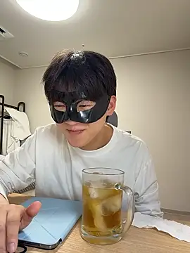 Snapshot of k-kinky chatting on June 15, 2026, 3:44 pm k-kinky online show from June 15, 2026, 3:44 pm