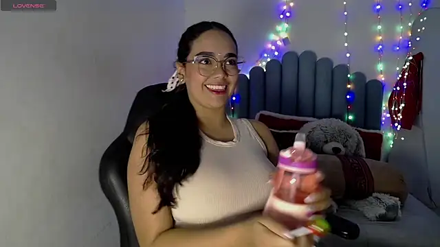 Snapshot of farah_samira chatting on July 11, 2026, 7:25 pm farah samira online show from July 11, 2026, 7:25 pm
