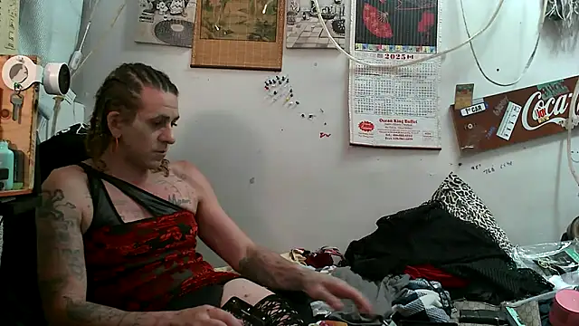 Snapshot of VanillaSnowcones chatting on June 30, 2026, 5:18 am VanillaSnowcones online show from June 30, 2026, 5:18 am