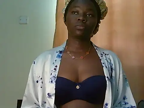 Snapshot of roziebeauty chatting on June 22, 2026, 12:13 pm roziebeauty online show from June 22, 2026, 12:13 pm