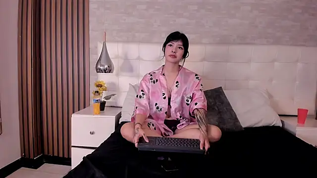 SofiaThoompson online show from June 14, 2026, 8:43 pm