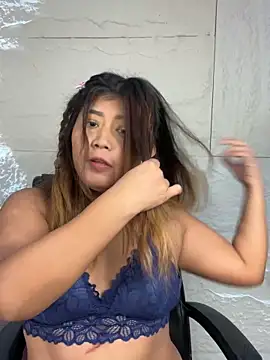 LyraMilano online show from June 3, 2026, 12:39 pm