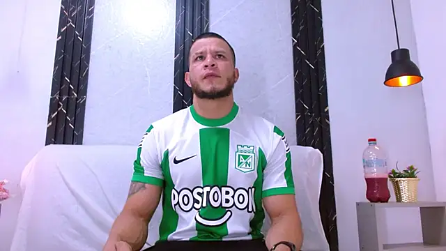 Snapshot of Maximiliano_Stronge chatting on June 19, 2026, 10:15 pm Maximiliano Stronge online show from June 19, 2026, 10:15 pm