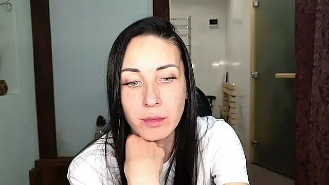 BouncySweety online show from November 17, 2025, 8:02 pm