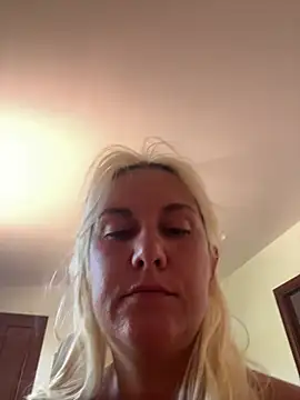 Snapshot of Sofia_beee chatting on June 29, 2026, 10:15 am Sofia beee online show from June 29, 2026, 10:15 am