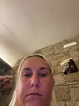 Snapshot of Sofia_beee chatting on July 2, 2026, 1:39 pm Sofia beee online show from July 2, 2026, 1:39 pm