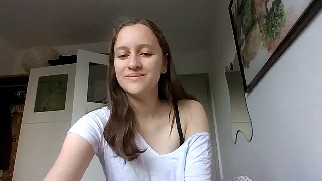 SoftieSophie online show from June 20, 2026, 4:06 am