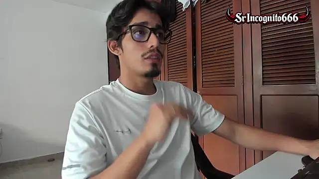 Snapshot of SrIncognito666 chatting on July 4, 2026, 12:21 pm SrIncognito666 online show from July 4, 2026, 12:21 pm