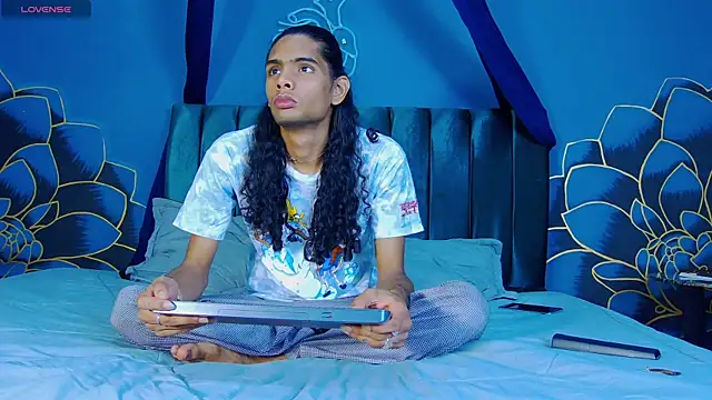 Snapshot of maxi_max0 chatting on July 1, 2026, 7:47 pm maxi max0 online show from July 1, 2026, 7:47 pm