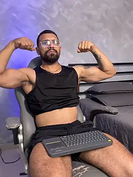 Snapshot of RoccoSaenz chatting on June 16, 2026, 7:47 pm RoccoSaenz online show from June 16, 2026, 7:47 pm