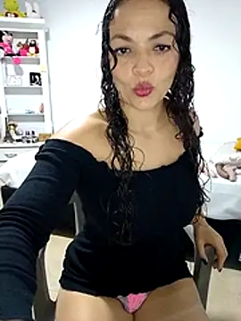 bella-diaz online show from June 16, 2026, 4:23 am