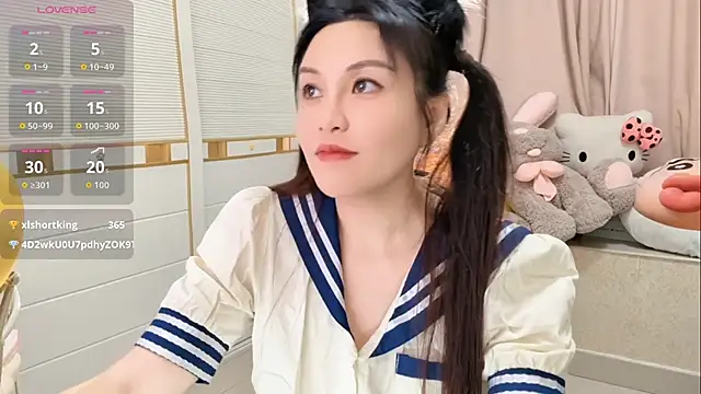 LisaQQQ online show from June 3, 2026, 2:33 pm