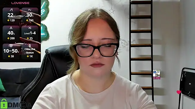 Snapshot of JuliNy_x chatting on June 4, 2026, 12:54 pm JuliNy x online show from June 4, 2026, 12:54 pm