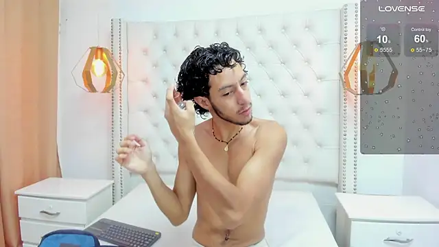 Snapshot of LEO_SANZ66 chatting on July 18, 2026, 12:25 pm LEO SANZ66 online show from July 18, 2026, 12:25 pm