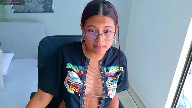 Snapshot of AmeliaLaurent_ chatting on July 9, 2026, 6:29 pm AmeliaLaurent online show from July 9, 2026, 6:29 pm