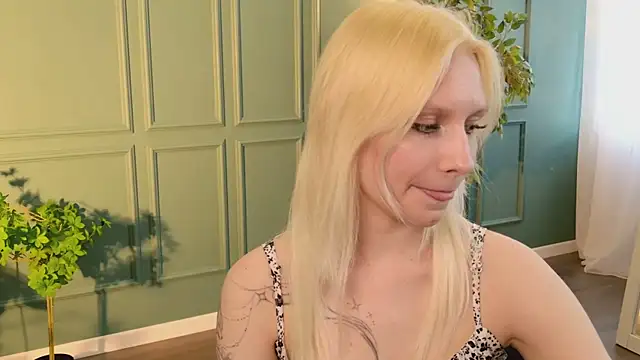 Snapshot of haleybooo chatting on June 4, 2026, 9:25 am haleybooo online show from June 4, 2026, 9:25 am