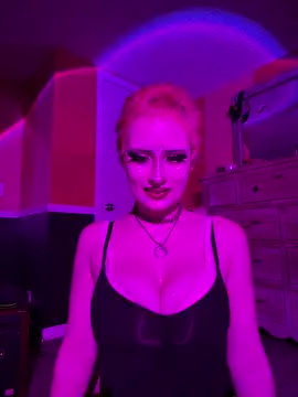 whimsicallylusty online show from June 4, 2026, 12:43 pm