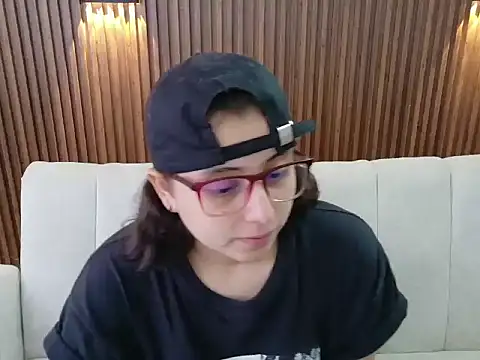Snapshot of feelena_mysoull chatting on June 3, 2026, 2:33 pm feelena mysoull online show from June 3, 2026, 2:33 pm