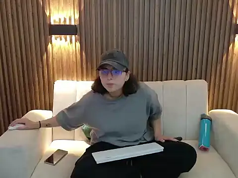 Snapshot of feelena_mysoull chatting on May 31, 2026, 6:09 pm feelena mysoull online show from May 31, 2026, 6:09 pm