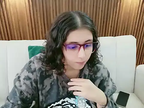 Snapshot of feelena_mysoull chatting on June 1, 2026, 2:28 pm feelena mysoull online show from June 1, 2026, 2:28 pm