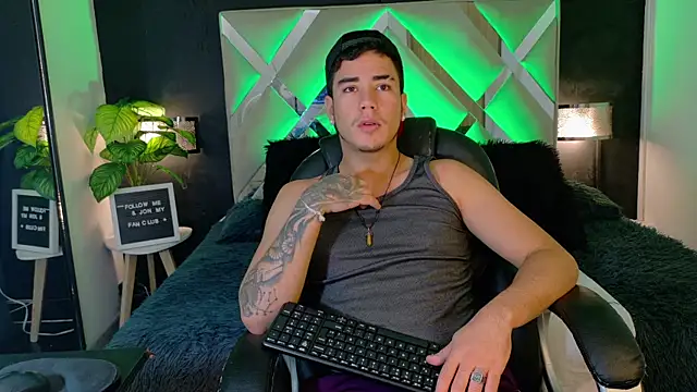 Snapshot of Alex-Rodriguezz chatting on June 12, 2026, 12:47 pm Alex-Rodriguezz online show from June 12, 2026, 12:47 pm
