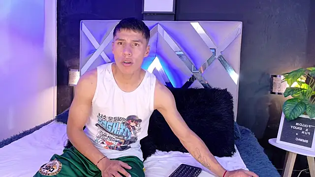 Snapshot of Alex-Rodriguezz chatting on June 23, 2026, 7:56 pm Alex-Rodriguezz online show from June 23, 2026, 7:56 pm